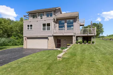 1646 N Friess Lk, Hubertus, WI 53033