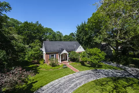 1065 Lone Tree, Elm Grove, WI 53122