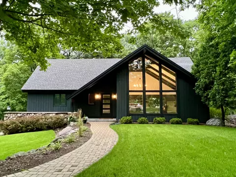 858 Tarrant, Fontana, WI 53125
