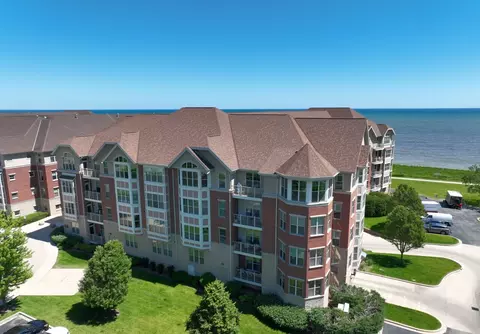 4130 S S Lk #181, Saint Francis, WI 53235
