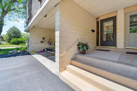 w166n9170 Grand #2, Menomonee Falls, WI 53051