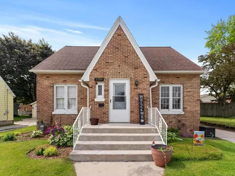 1709 Waldo, Manitowoc, WI 54220