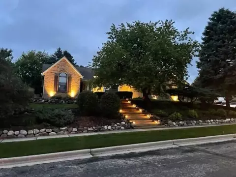 325 Deer Rdg, West Bend, WI 53095