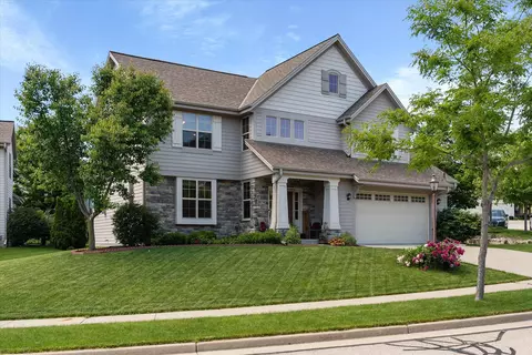 1674 Deer, Waukesha, WI 53189