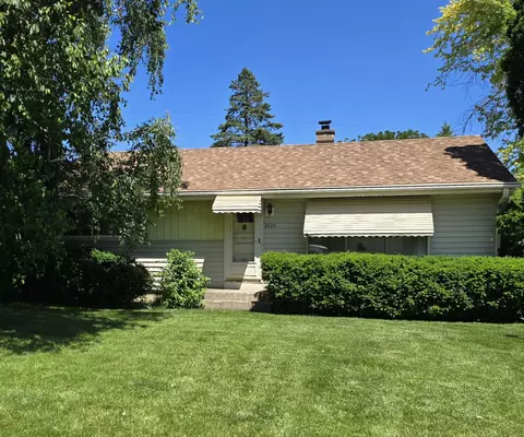 2426 N 115th, Wauwatosa, WI 53226