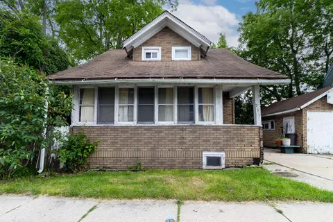 719 W St Paul, Waukesha, WI 53188