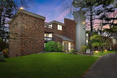 2120 W Good Hope #6, Glendale, WI 53209