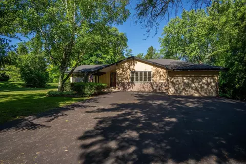 11039 N Westview, Mequon, WI 53092