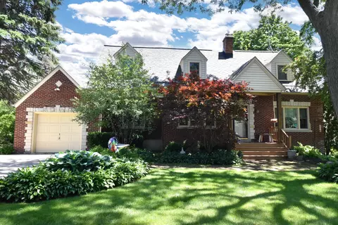 4760 S Woodlawn, Greenfield, WI 53228