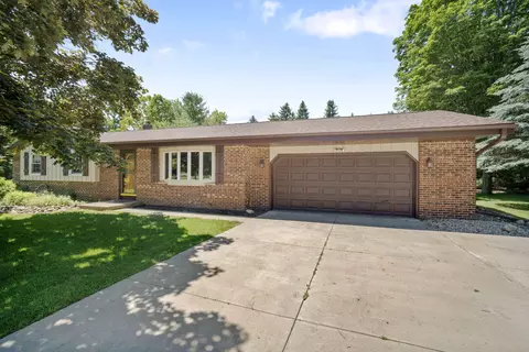 5437 Meadow Vw, Hartford, WI 53086