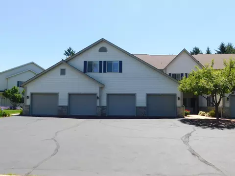 2183 Pine Rdg #D, Grafton, WI 53024