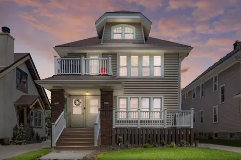 6212 W Lloyd #6214, Wauwatosa, WI 53213