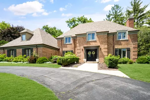 16730 Mary Clf, Brookfield, WI 53005