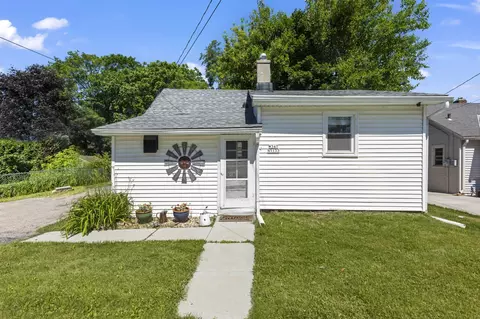 w347n5133 Road Q, Oconomowoc, WI 53069