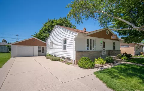 742 Pennsylvania, West Bend, WI 53095