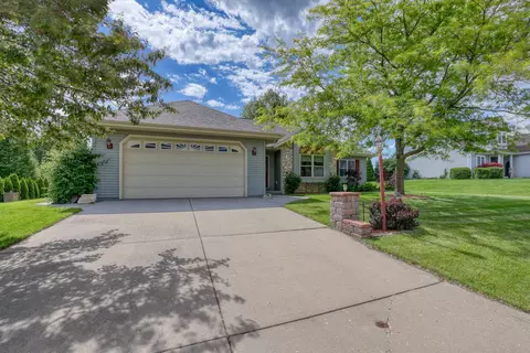 8547 S Breaburn, Oak Creek, WI 53154