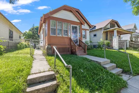 3827 Dr William Finlayson, Milwaukee, WI 53212