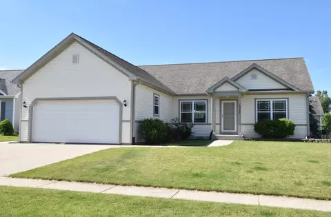1227 E Pinecrest, Elkhorn, WI 53121