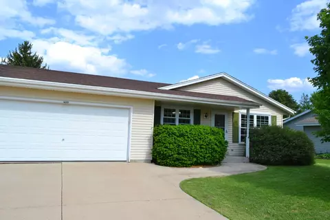 405 Brookstone, Waterford, WI 53185