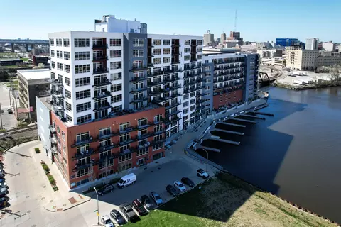 106 W Seeboth #514, Milwaukee, WI 53204