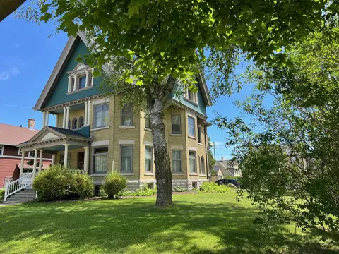 1131 S 8th, Manitowoc, WI 54220