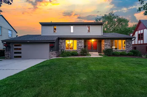 1824 Alta Vis, Wauwatosa, WI 53213