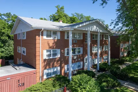 215 Country Clb #2A, Lake Geneva, WI 53147