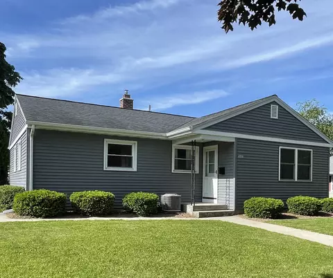 3603 Meadow, Manitowoc, WI 54220