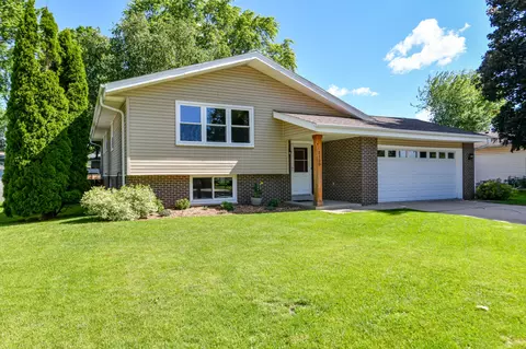1130 Wisteria, Waukesha, WI 53189
