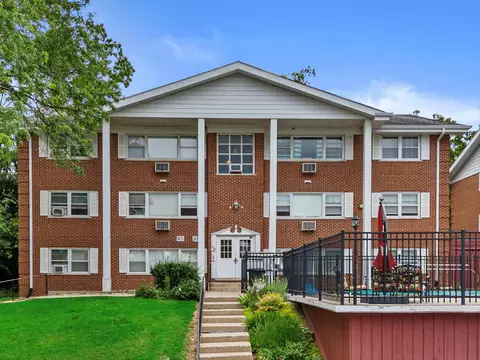 225 Country Clb #2B, Lake Geneva, WI 53147