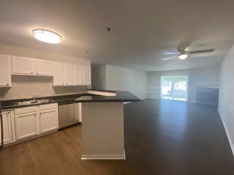 3243 S 92nd #100, Milwaukee, WI 53227