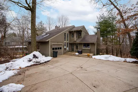 91 Medinah, Fontana, WI 53125