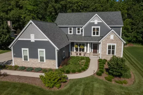 3266 Creekwood, Jackson, WI 53037