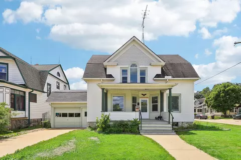 325 W Chestnut, Burlington, WI 53105