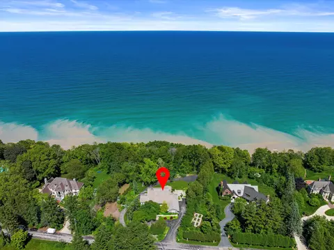 11650 N Shorecliff, Mequon, WI 53092
