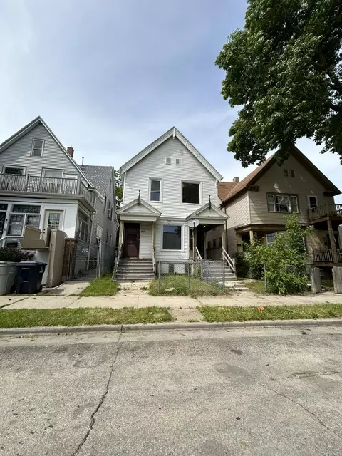 2816 W Meinecke #2818, Milwaukee, WI 53210