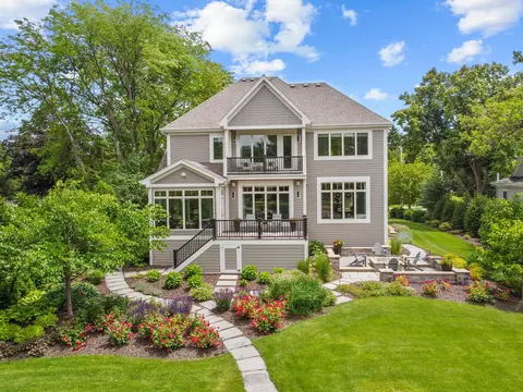 2307 Nagawicka, Hartland, WI 53029