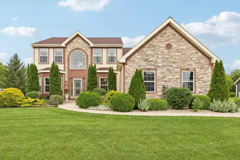 1421 Waters Edge, Oconomowoc, WI 53066