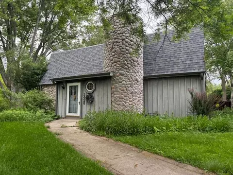 2428 W Chestnut, Mequon, WI 53092