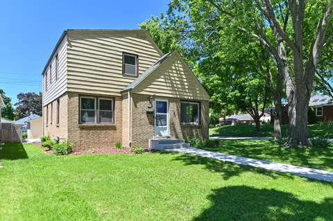 3775 N 100th, Wauwatosa, WI 53222