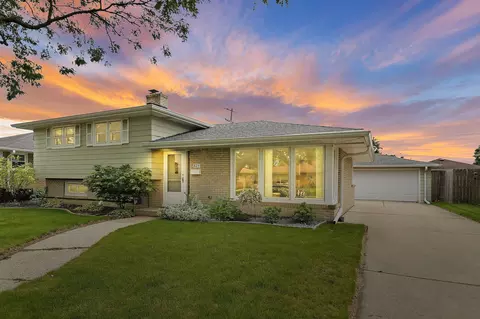 823 Montclair, Racine, WI 53402