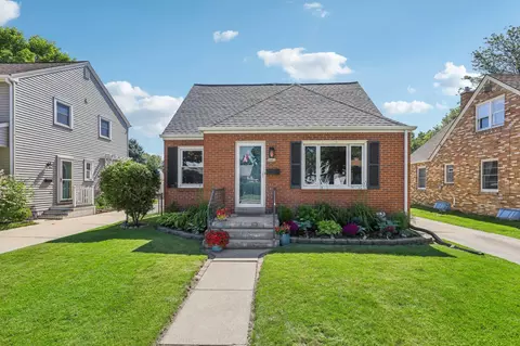 2462 S 83rd, West Allis, WI 53219