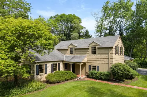 11541 N Shorecliff, Mequon, WI 53092