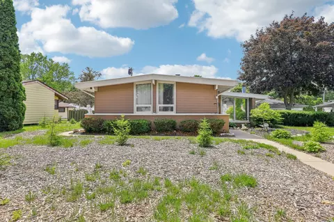 5829 S Honey Crk, Milwaukee, WI 53221