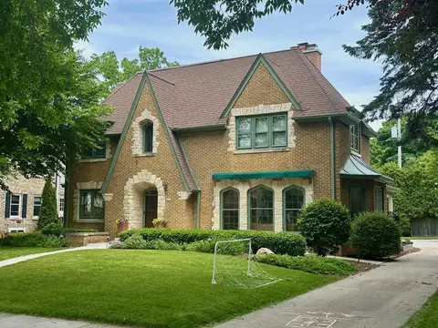 4452 N Farwell, Shorewood, WI 53211