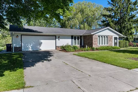 1121 Crestview, Port Washington, WI 53074