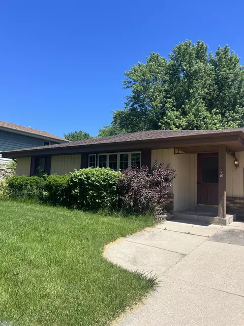 9744 S Veronica, Oak Creek, WI 53154