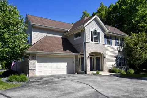 5427 W Cobblestone #D, Franklin, WI 53132
