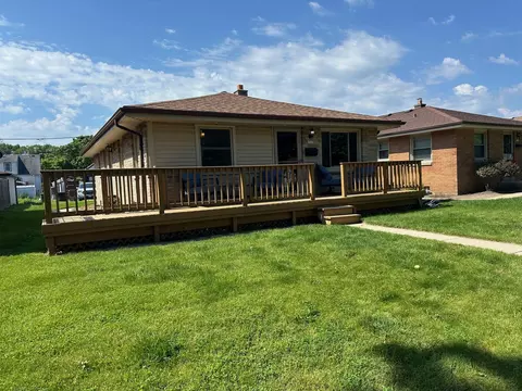 2717 E Bottsford, Saint Francis, WI 53235