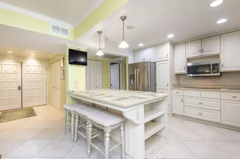 9330 W Forest Home #1, Greenfield, WI 53228
